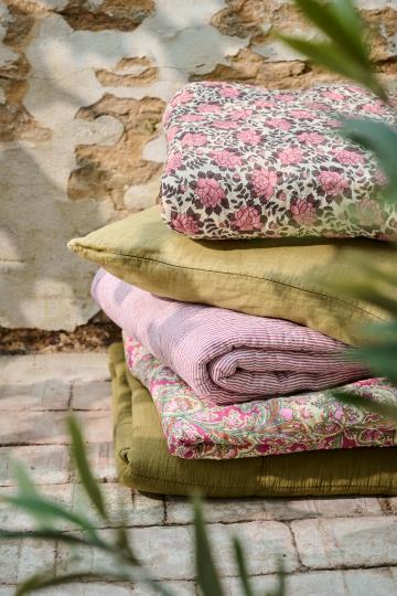 Edredon fleuri rose et marron