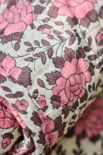 Edredon fleuri rose et marron