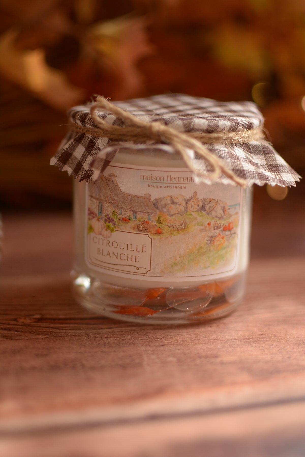 Bougie artisanale “Le village aux citrouilles” – parfum Citrouille Blanche Ambrée