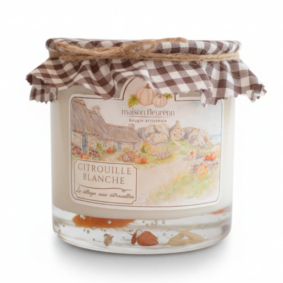 Bougie artisanale “Le village aux citrouilles” – parfum Citrouille Blanche Ambrée