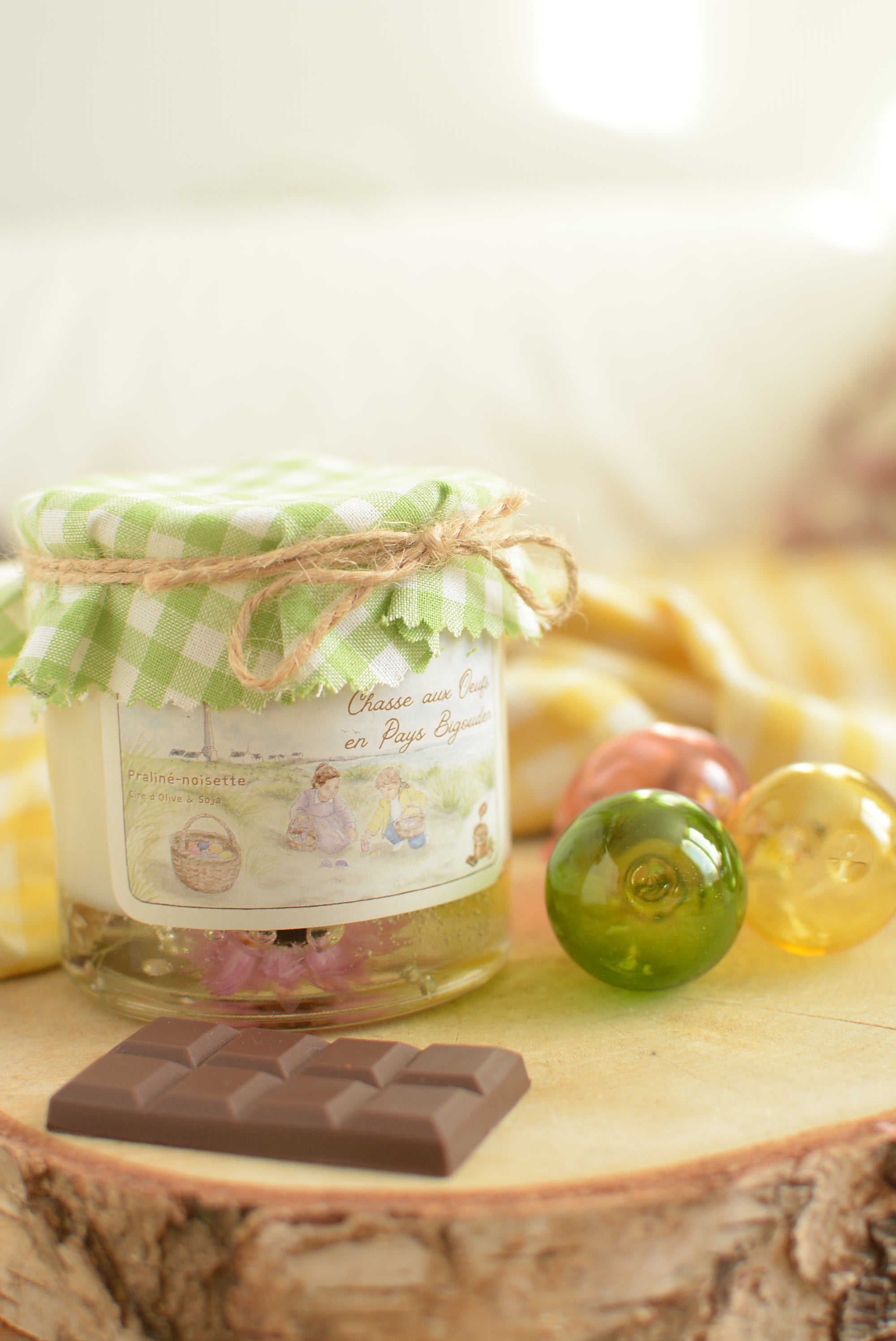 Bougie artisanale “Chasse aux oeufs en Pays Bigouden” – parfum Praliné-Noisette