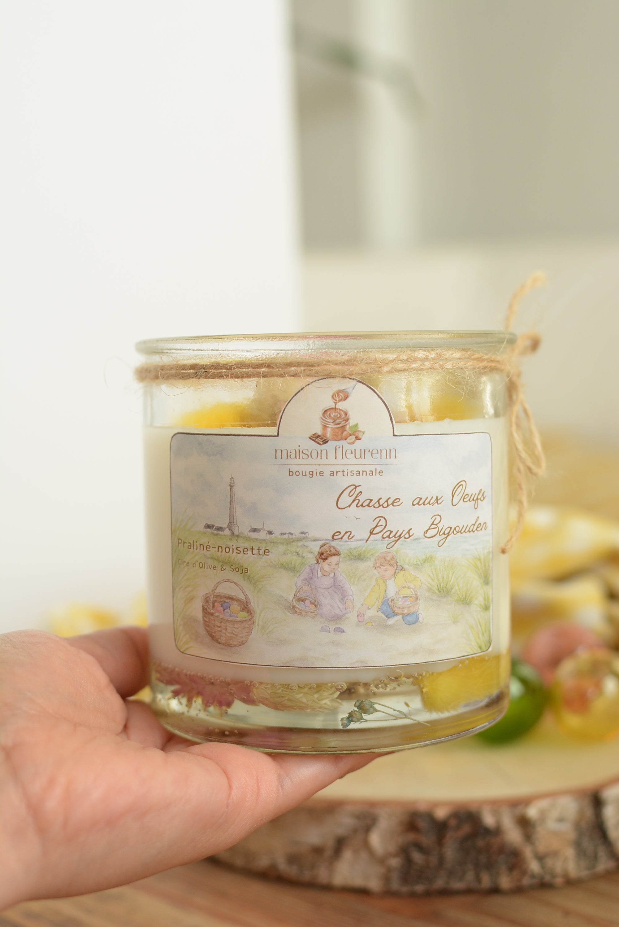 Bougie artisanale “Chasse aux oeufs en Pays Bigouden” – parfum Praliné-Noisette