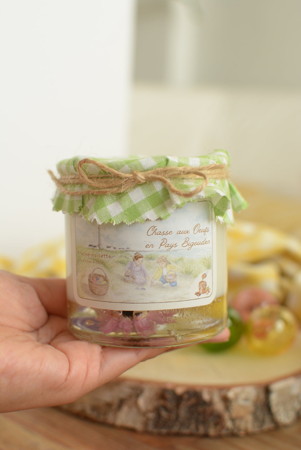 Bougie artisanale “Chasse aux oeufs en Pays Bigouden” – parfum Praliné-Noisette