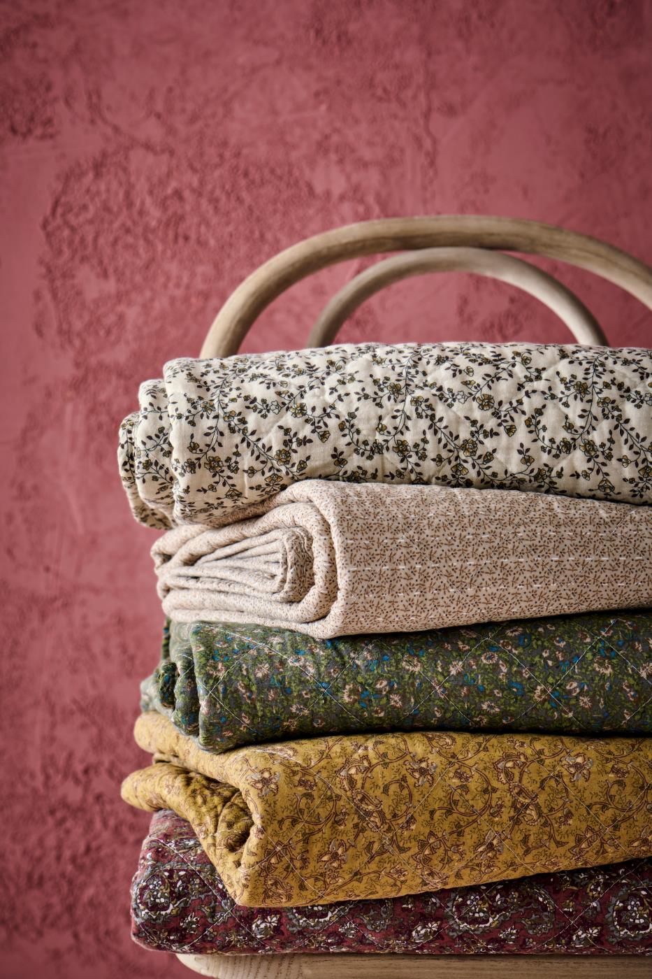 Édredon matelassé fleuri – Beige