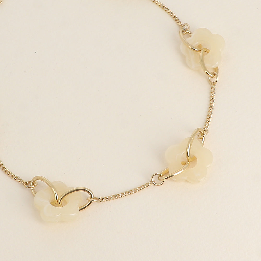 Collier 5 fleurs résine