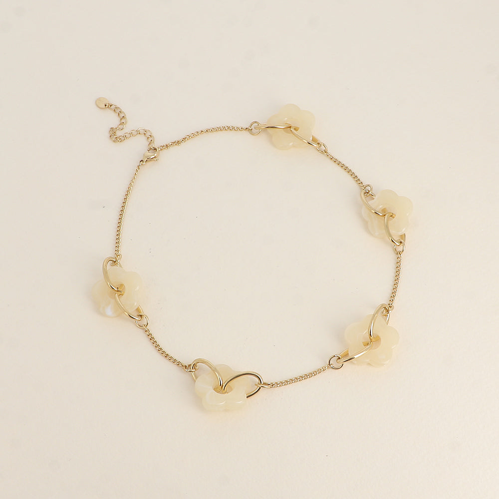 Collier 5 fleurs résine